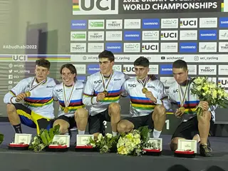 Borja Conejos, en el centro con la medalla de oro