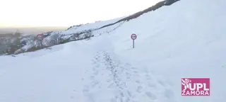 Carretera entre Sanabria y Cabrera por la gran acumulación de nieve. Foto: UPL.