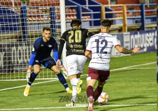 Julián Luque lanza a puerta