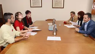 Reunión del rector de la USAL con estudiantes