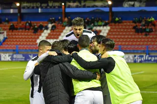 Juanan celebra el primer gol en Extremadura