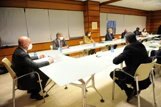 Reunión entre las partes