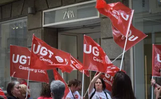 Concentración frente a una de las principales tiendas del sector textil en Zamora