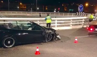 Ileso el conductor de un turismo que sufrió un accidente en el Puente de los Poetas