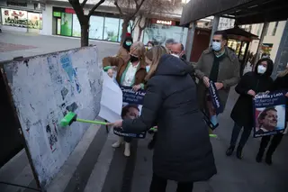 El PP de Zamora realizada la pegada virtua de carteles previo al inicio de la campaña electoral