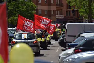 Los sindicatos salen en caravana por las calles de Zamora contra "el desguace de Correos"