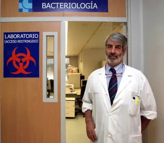 El microbiólogo Raúl Ortiz de Lejarazu recomienda la segunda dosis de AstraZeneca
