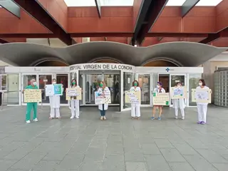 Enfermeras manifestándose a las puertas del hospital Virgen de la Concha. Foto de archivo