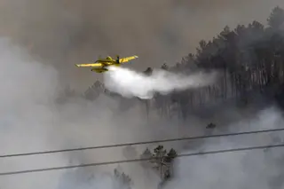 Extinción de un incendio en Galicia el pasado domingo | EP