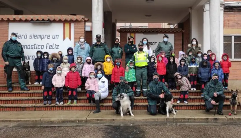 Una de las actividades de la Guardia Civil de Zamora con colegios (2)