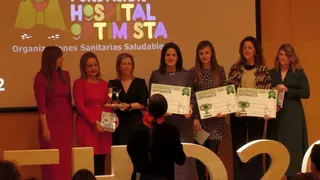 Monserrat Chimeno recoge el premio de Hospital Optimista