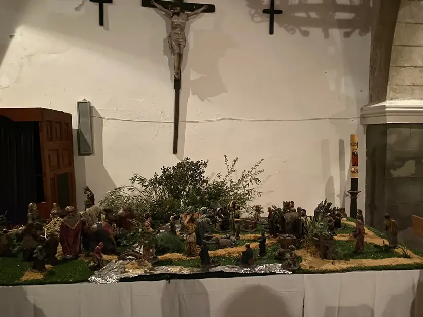 Carbajosa de Alba ya ha instalado el belén en la iglesia