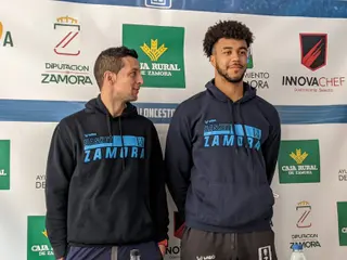 Saulo Hernández e Ismael Tamba