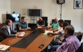 Imagen e la reunión mantenida en la subdelegación del Gobierno