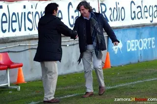 Roberto Aguirre ensaya alternativas ante la duda de Rubén Sánchez