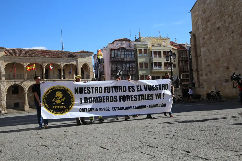 Marcha de los bomberos forestales