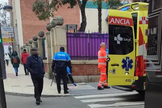 Policía y ambulancia en la zona (2)