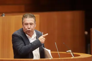 Rubén Cacho / ICAL. El portavoz de la UPL, Luis Mariano Santos, durante un Pleno de las Cortes. Archivo | Rubén Cacho