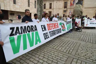 Concentración convocada por Zamora VIva contra a el modelo de implantación de las energías renovables (7)