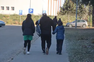 Una familia acude a la vacunación