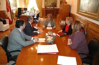 Mayte Martín se reúne con Cruz Roja para definir nuevas líneas de actuación