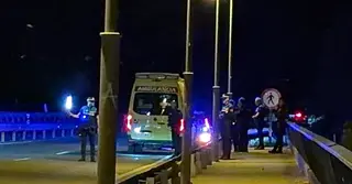 Policía Local, Nacional y ambulancia en el puente de la autovía Foto: María Lorenzo