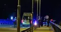 Policía Local, Nacional y ambulancia en el puente de la autovía Foto: María Lorenzo