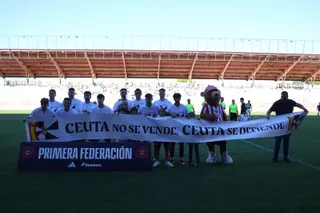 Mensaje de apoyo a Ceuta por parte del Zamora CF en el arranque de la temporada. Foto Carlos G. Rodríguez