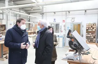 Mañueco durante su visita a Benavente