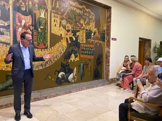 El proyecto 'El arte que nos une' visitó la Subdelegación de Gobierno con Antonio Pedrero