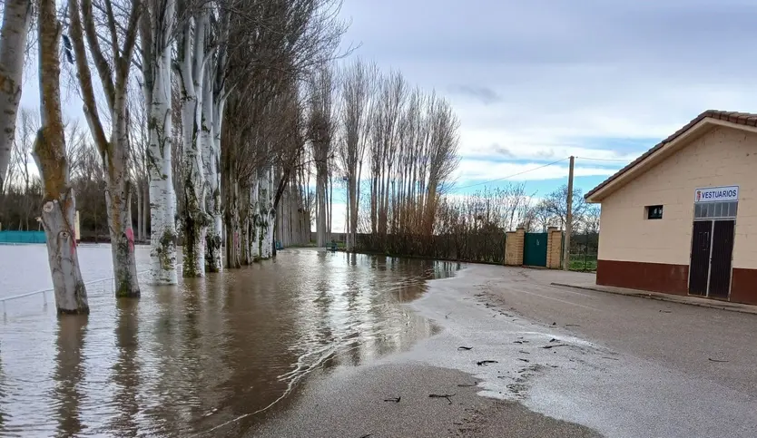 Crecida río Órbigo.Campo de fútbol