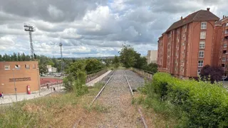 Imagen de una vía abandonada a su paso por Zamora capital | UPL Zamora