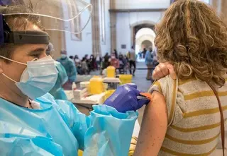 Los menores de 60 años que quieran la segunda dosis de AstraZeneca deberán hacerlo con "consentimiento informado"