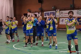 El MMT Seguros revienta su techo y vence al FC Barcelona B (27-28)