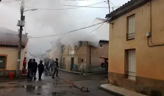 Aparatoso incendio en una vivienda en la calle Vistahermosa de Tábara