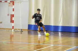 David Nvoa en un entrenamiento con su equipo O´Parrulo Ferrol | O´Parurulo Ferrol FS