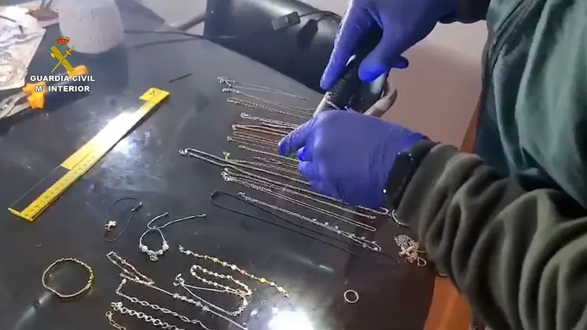 Efectos recuperados por la Guardia Civil en la Operación Volcado de robo en viviendas 2