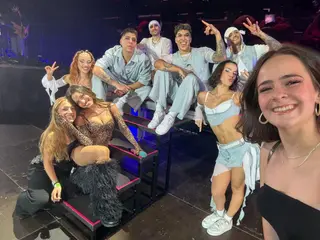 Dos zamoranas comparten escenario con la estrella mundial Emilia Mernes ante miles de personas