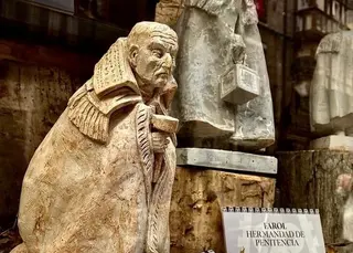 Una de las esculturas expuestas en el escaparate