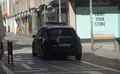 Imagen de un coche de la Policía Nacional patrullando por la calle Santa Clara