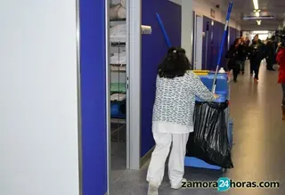 Una trabajadora de limpieza