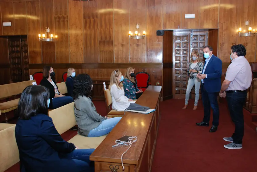 Requejo recibe a las voluntarias que participarán en el programa