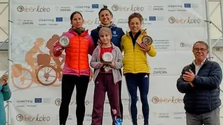 Algunas de las participantes vencedoras en el podio