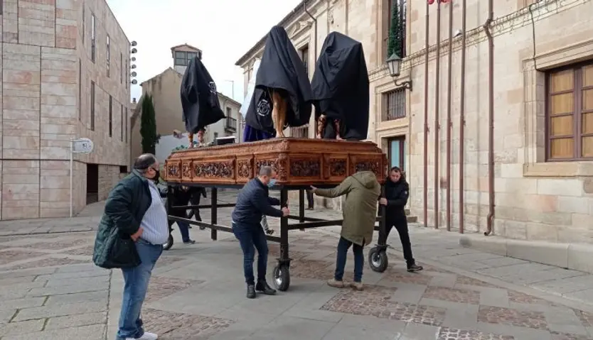 Traslado del Cinco de Copas tras su restauración 2