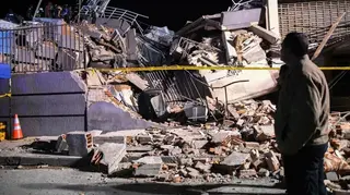 Los equipos de rescate trabajan en un edificio colapsado por los terremotos en Caracas, Venezuela. / Marcos Salgado / Xinhua News / Europa Press