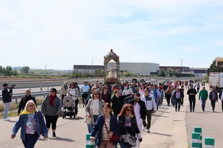 Una edición anterior de la procesión de la Virgen del Rosario a la ermita del Cristo de Morales. Archivo