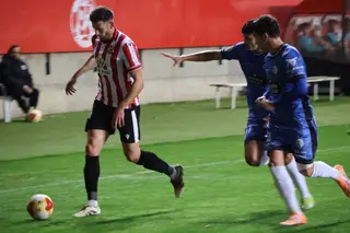 Markel Lozano en una jugada contra el Ourense CF (54).JPG | Carlos G. Rodríguez