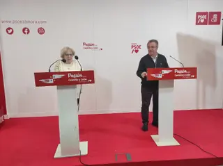 José Ignacio Martín Benito e Inmaculada García en rueda de prensa.