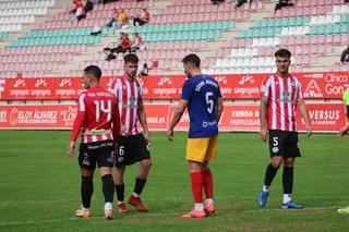 José Carlos se acerca al área rival para rematar una jugada en el Zamora CF - Andorra
