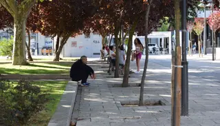 Zamoranos bajo la sombra en una ola de calor. Archivo